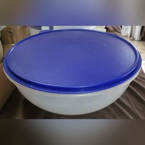 Tupperware 274 Fix N Mix 12” Shear Bowl  w/ Blue Seal, 26 Cups